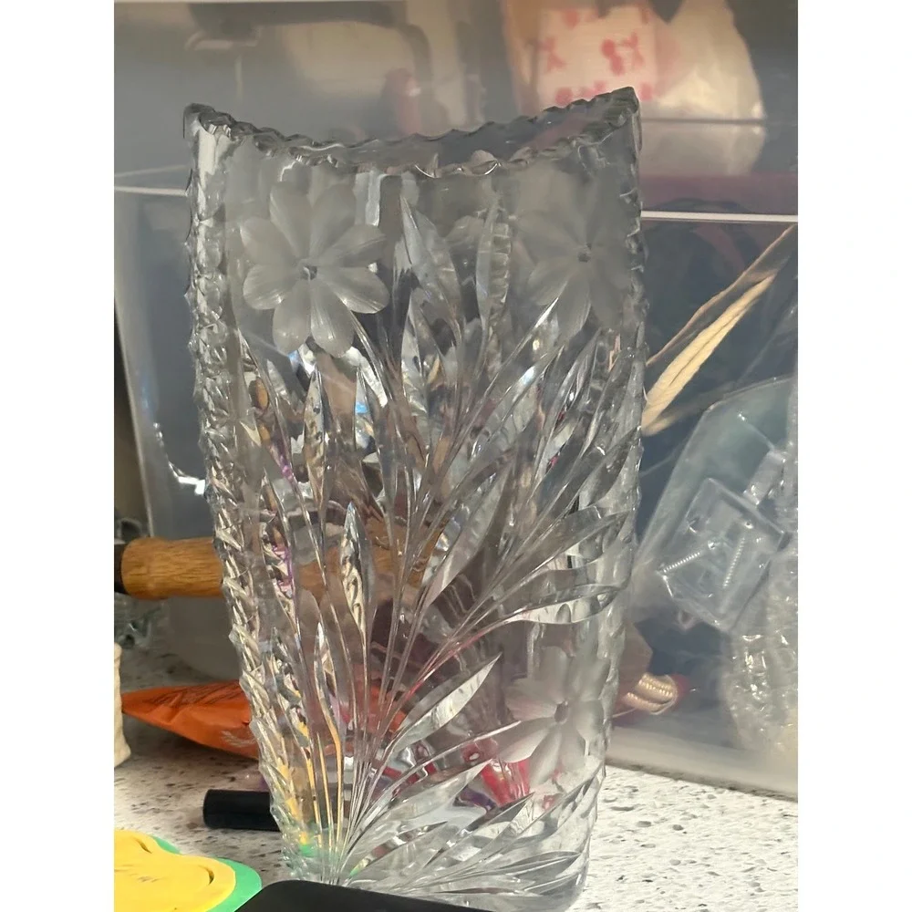 VTG Exquisite Dais Crystal Vase‎ Frosted Floral Cut Glass Heavy Elegant Decor